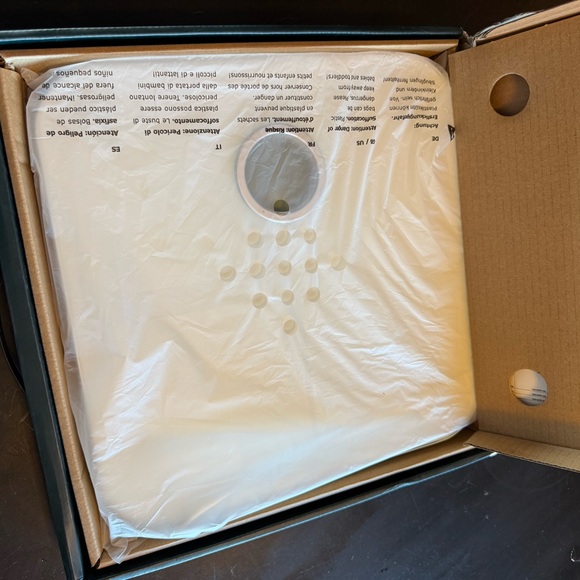 Fitbit Aria Wi-Fi Smart Scale - Picture 3 of 4